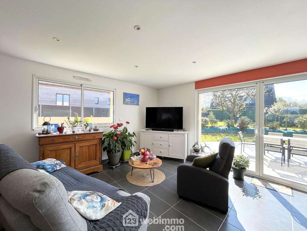 Maison à TREDREZ-LOCQUEMEAU