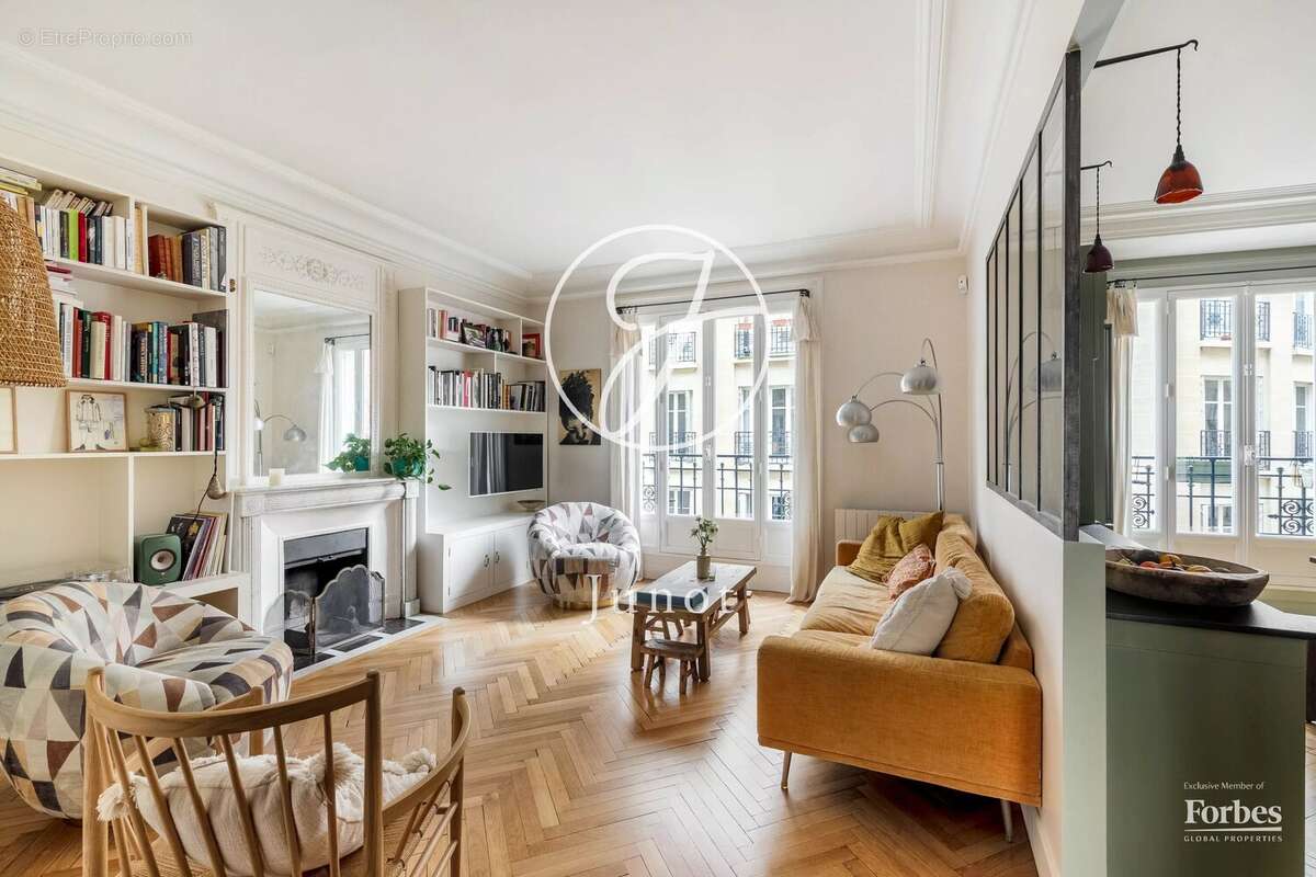 Appartement à PARIS-18E