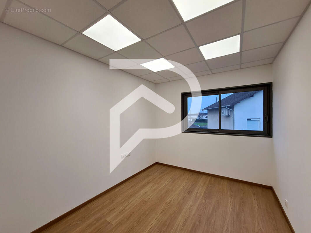 Local de 148 m² aménagé en bureaux centre Orthez - photo 9