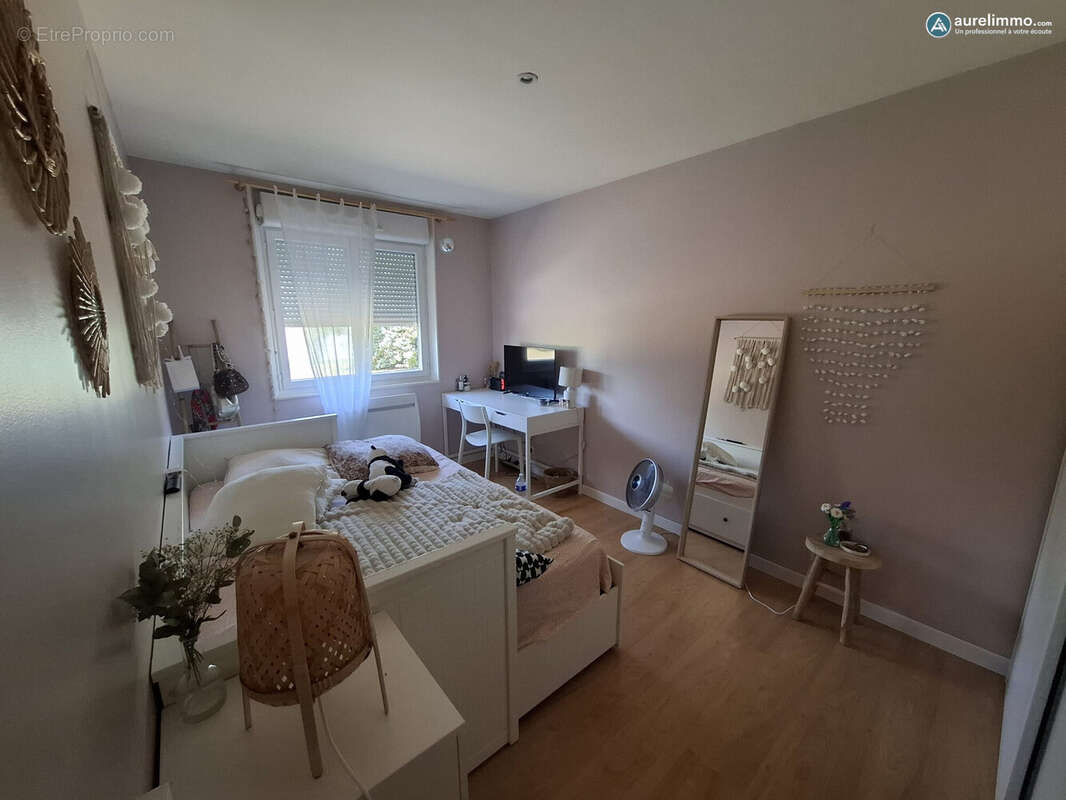 chambre 2 - Maison à MONTMARAULT
