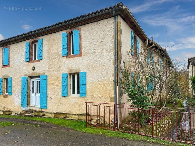 Immeuble de rapport - 580 m2 - RIGUEPEU - 4 logements avec jardin - photo 3
