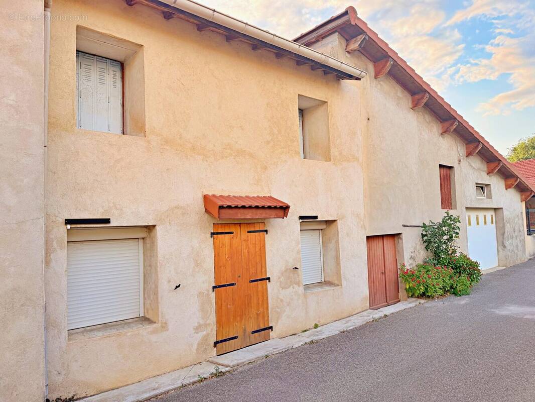 Façade - Maison à MONTELIER