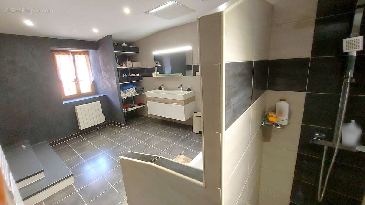 Maison à CHATEAUPONSAC