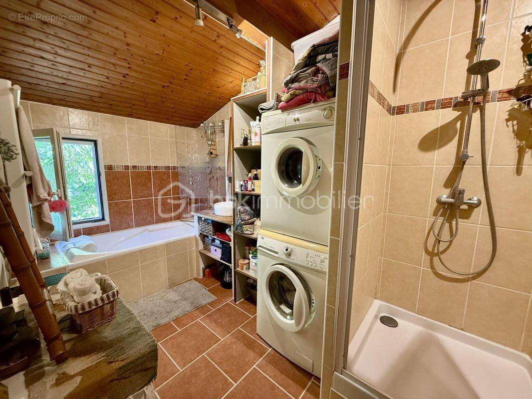 Maison à NIEUL-LES-SAINTES