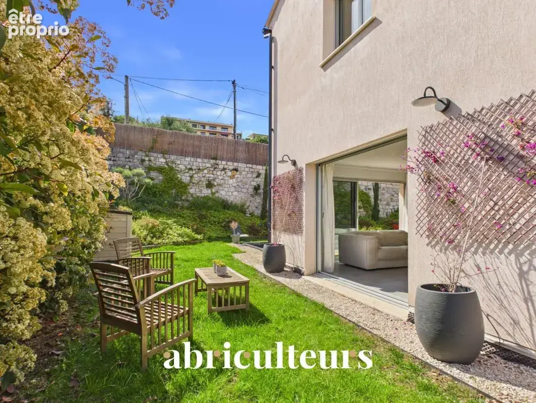 Maison familiale contemporaine de 120 m² de DPE A avec Mini-piscine éco en vente au Centre Saint-Laurent-du-Var (06700) - photo 9