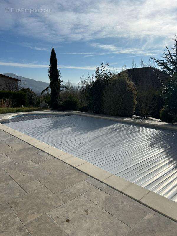 Maison à LES MARTRES-DE-VEYRE