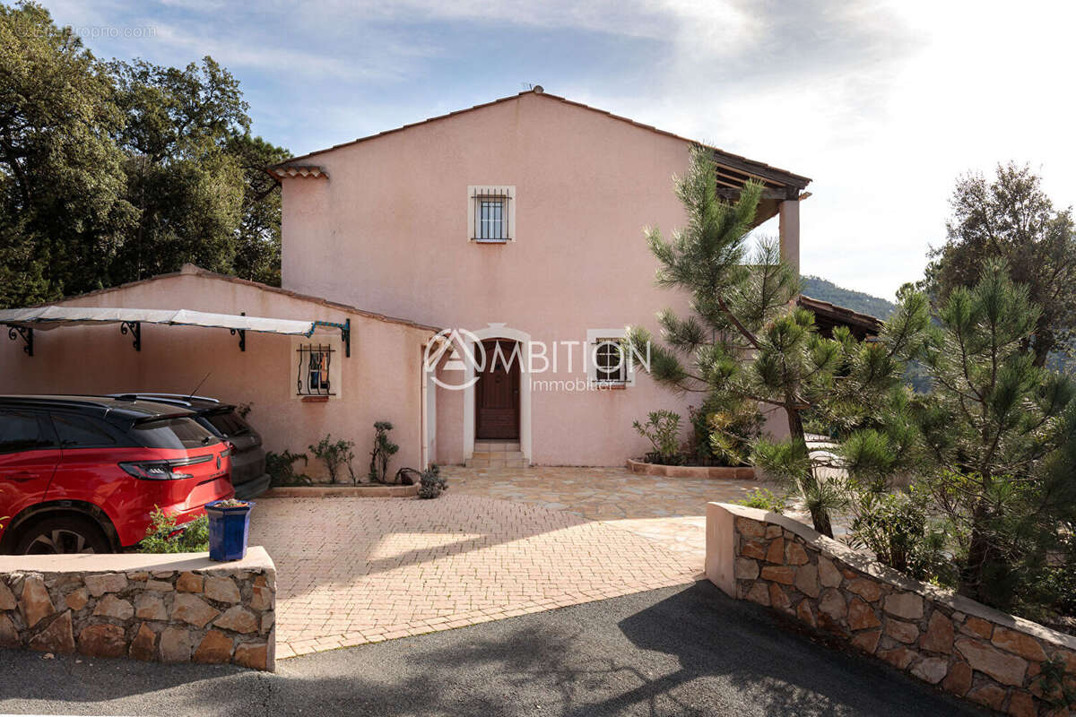 Maison à BAGNOLS-EN-FORET