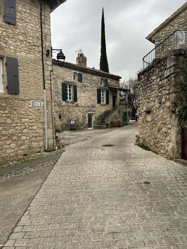 Appartement à LA GARDE-ADHEMAR