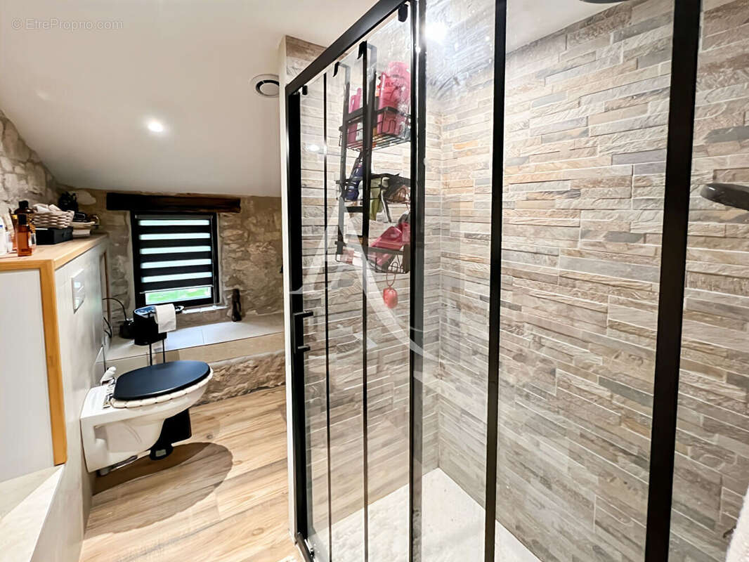 Maison à MONTAIGU-DE-QUERCY