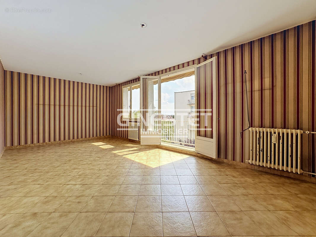Saint andre les vergers - t5 a renover avec balcon et cave - photo 2