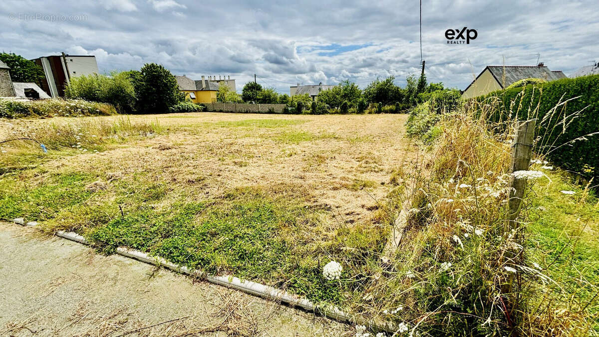 Terrain 634 m² à Mayenne  - photo 3