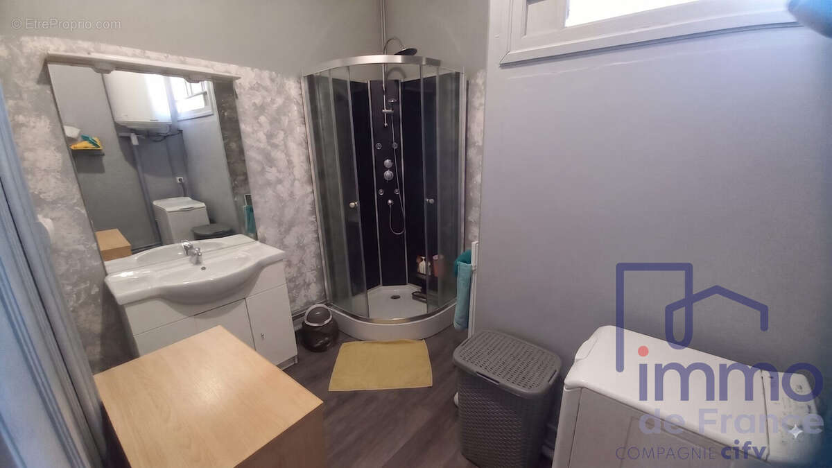 Appartement 56 m² à Saint-Etienne  - photo 4