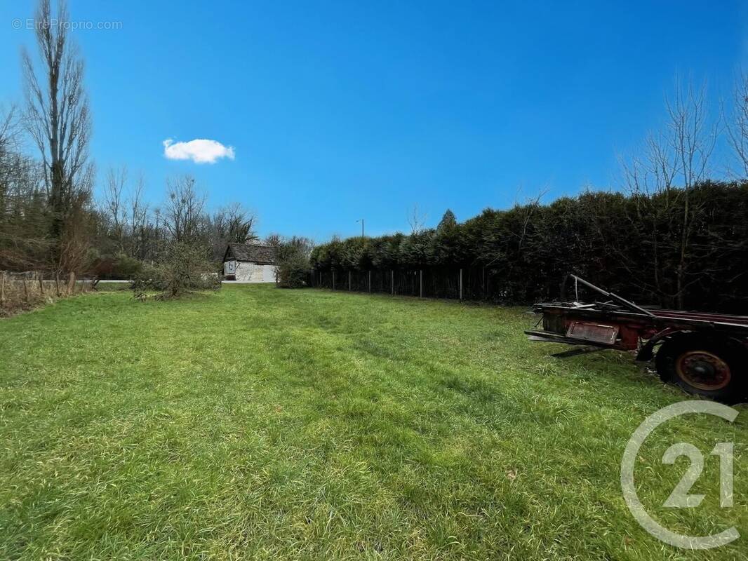 Terrain à FOISSY-SUR-VANNE