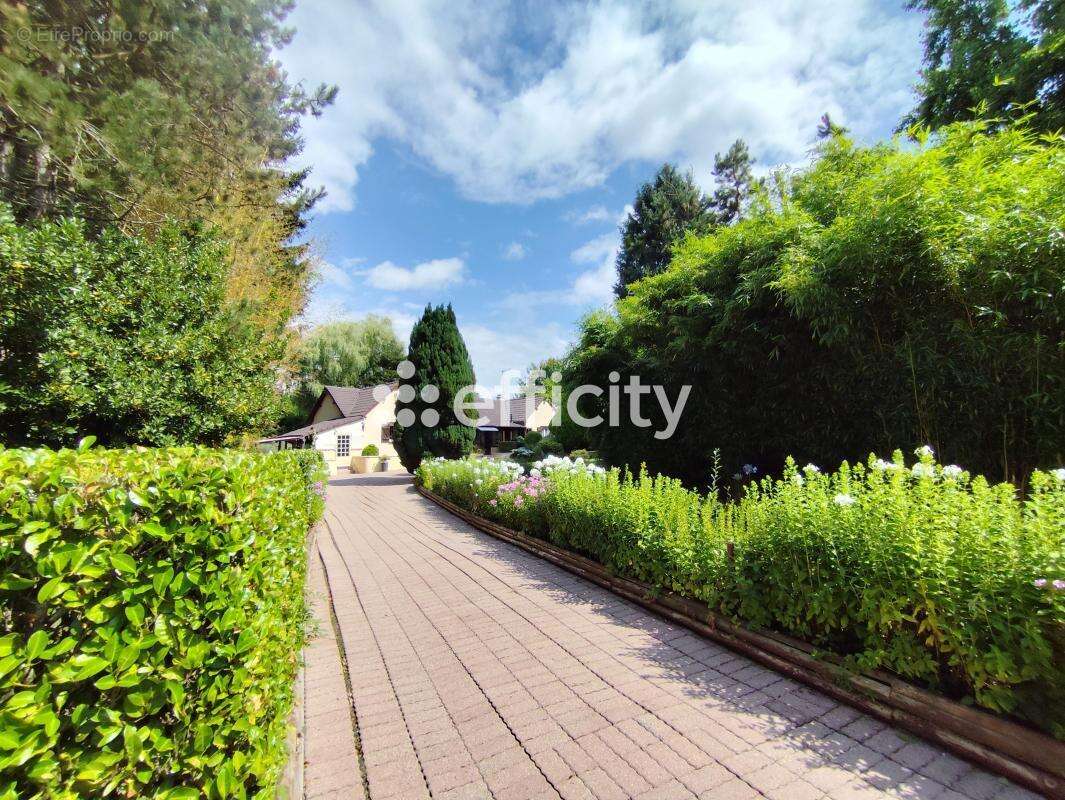 Maison à SAINTE-GAUBURGE-SAINTE-COLOMBE