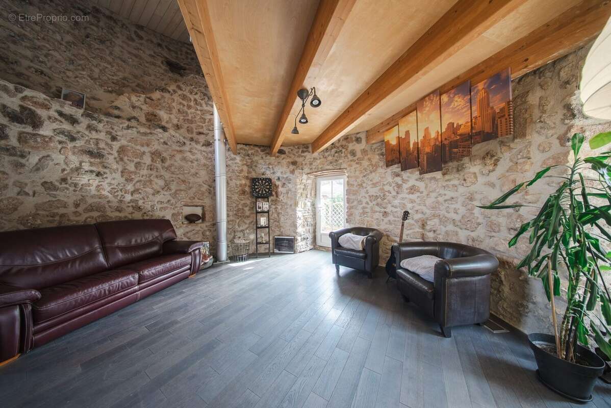 Maison 185 m² à Neschers  - photo 4