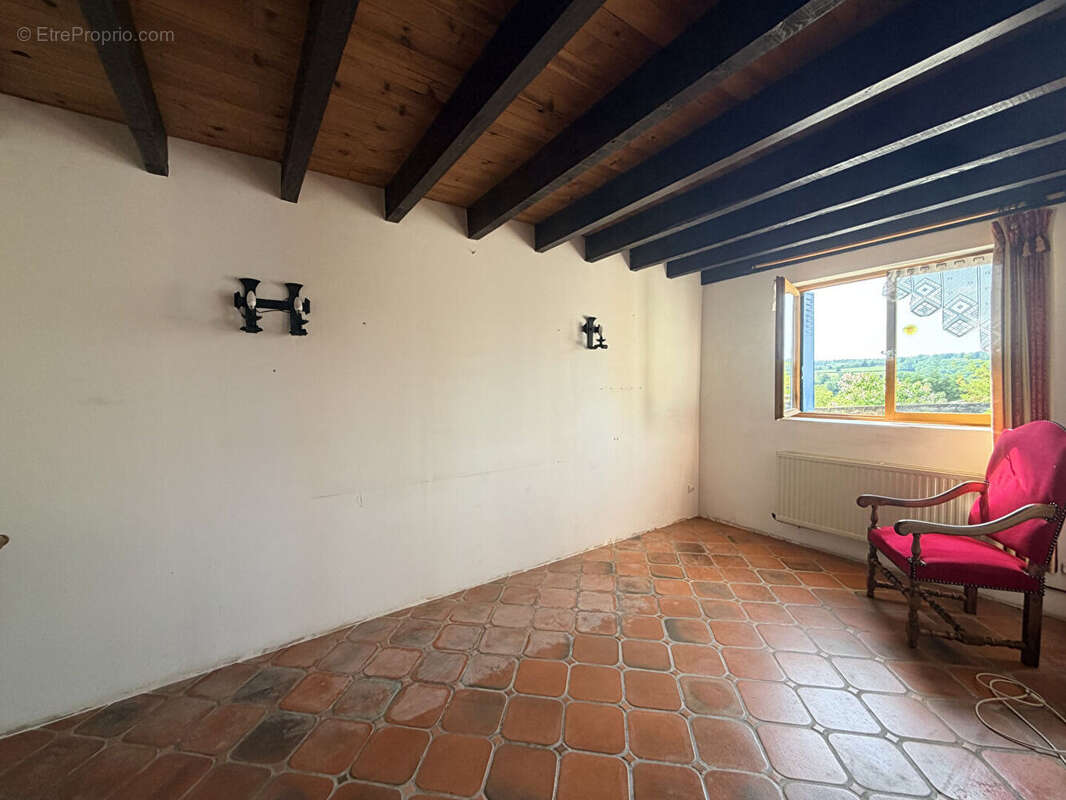 Maison à LIGNEROLLES