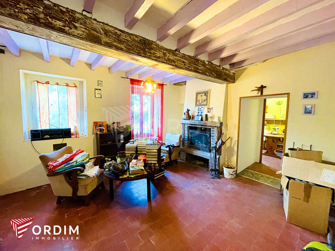 Maison à VILLENEUVE-LES-GENETS