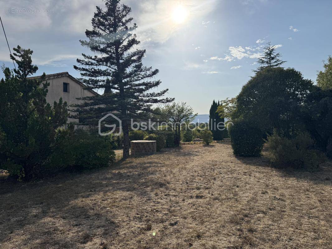À rocbaron (83136), au calme absolu, maison avec logement indépendant, piscine, garage et 5 400 m² de terrain - photo 1