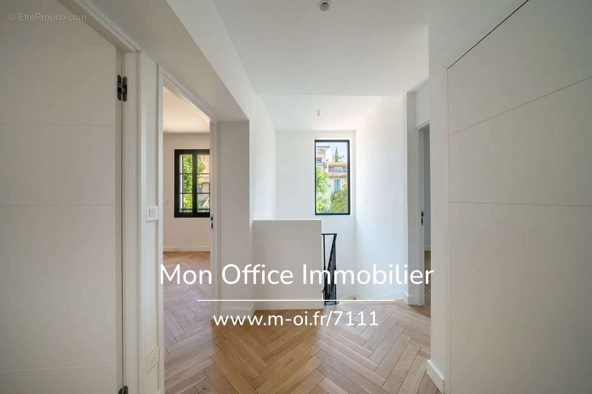 Référence : 7111-ETH - Maison de ville - Allées Provençales - 132m2 - Garage - Jardin - 3 chambres - Aix-en-Provence - photo 5