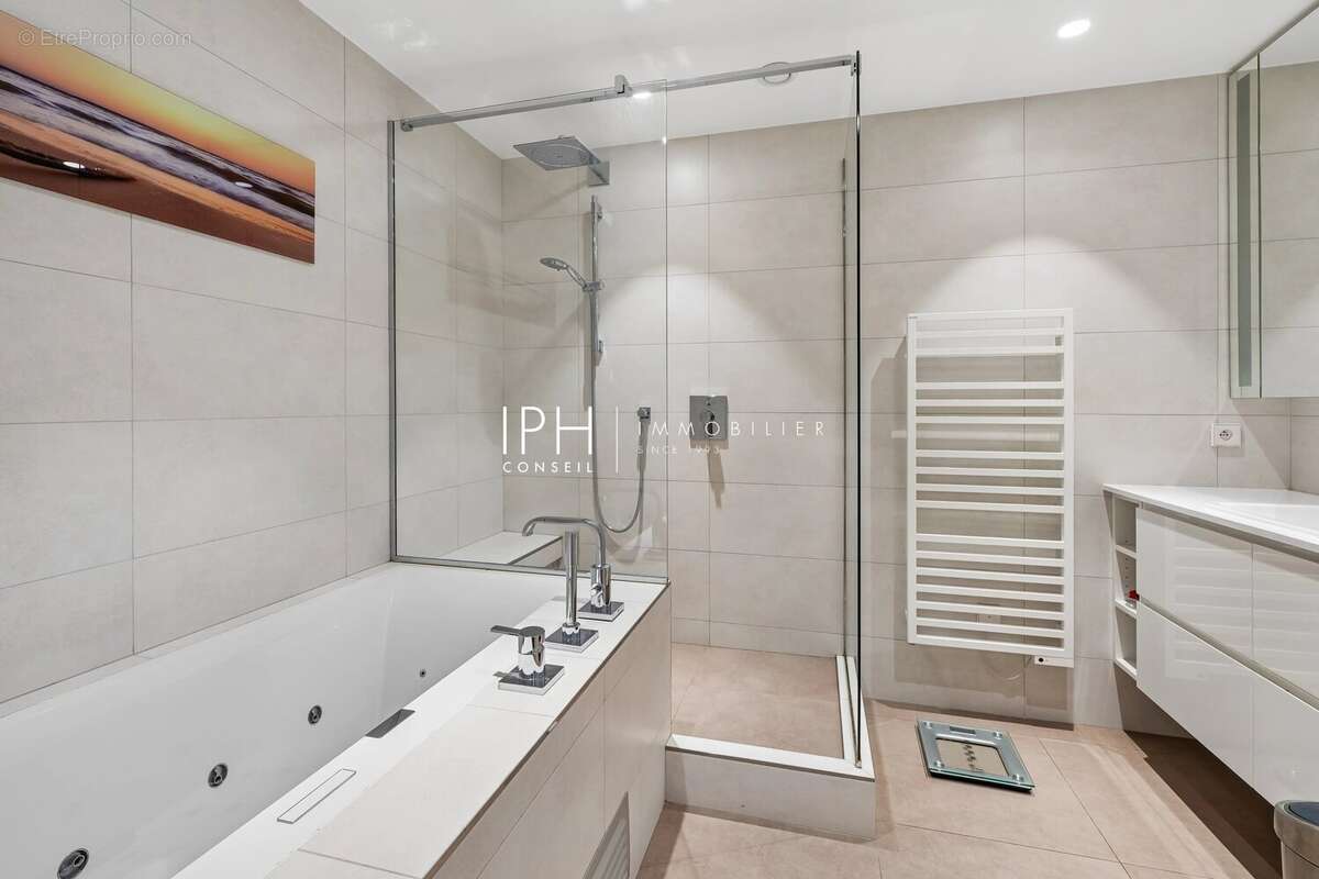 Appartement à NEUILLY-SUR-SEINE