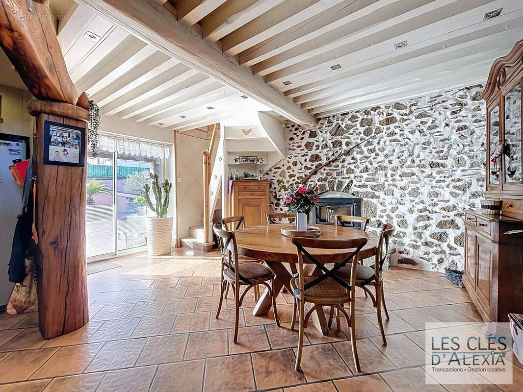 Maison à SAINT-CYR-SUR-LE-RHONE