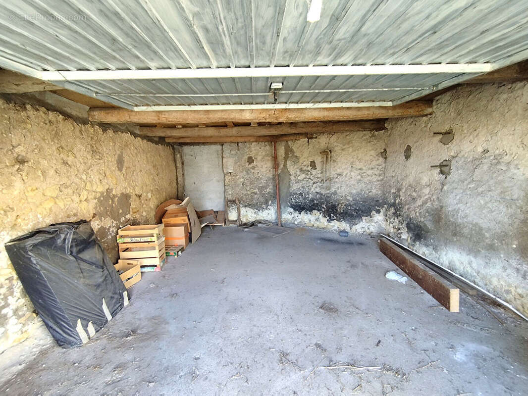 Terrain à LA VILLE-AUX-DAMES