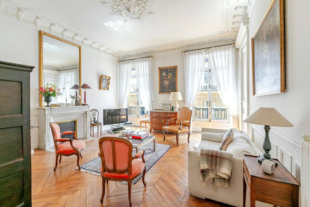 Monceau.  Appartement  lumineux de 4 pièces de 117m² en étage élevé. - photo 5
