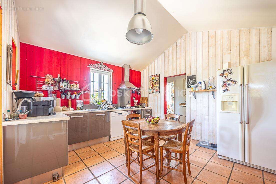 ***** Maison de caractère prête à vivre, rénovée énergétiquement, 2 chambres, joli jardin ***** - photo 3