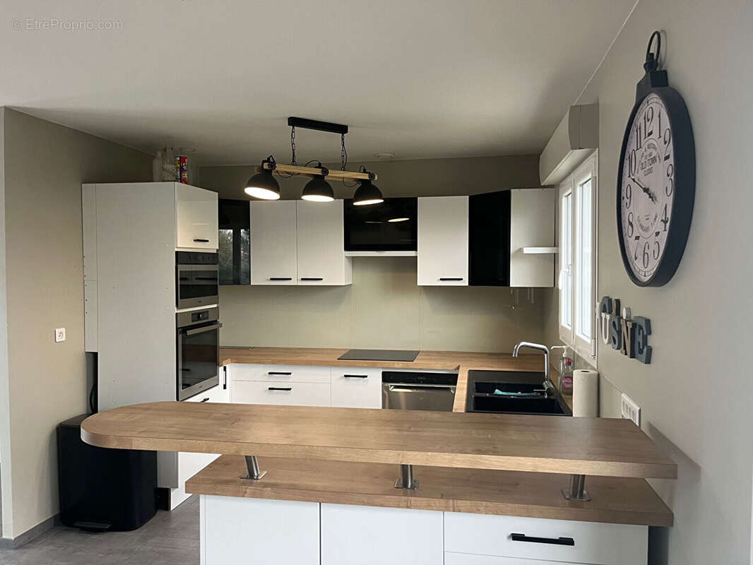 Maison à LA CHAPELLE-BASSE-MER