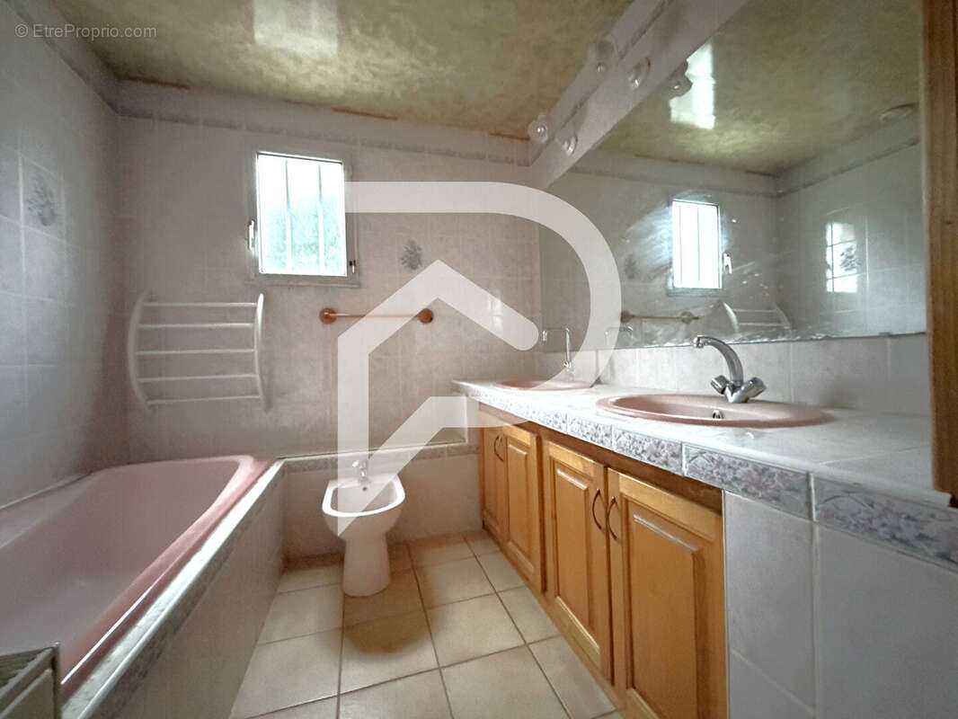 Maison à HOUDAN