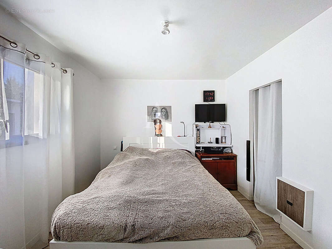 Maison à MONTREUIL-JUIGNE