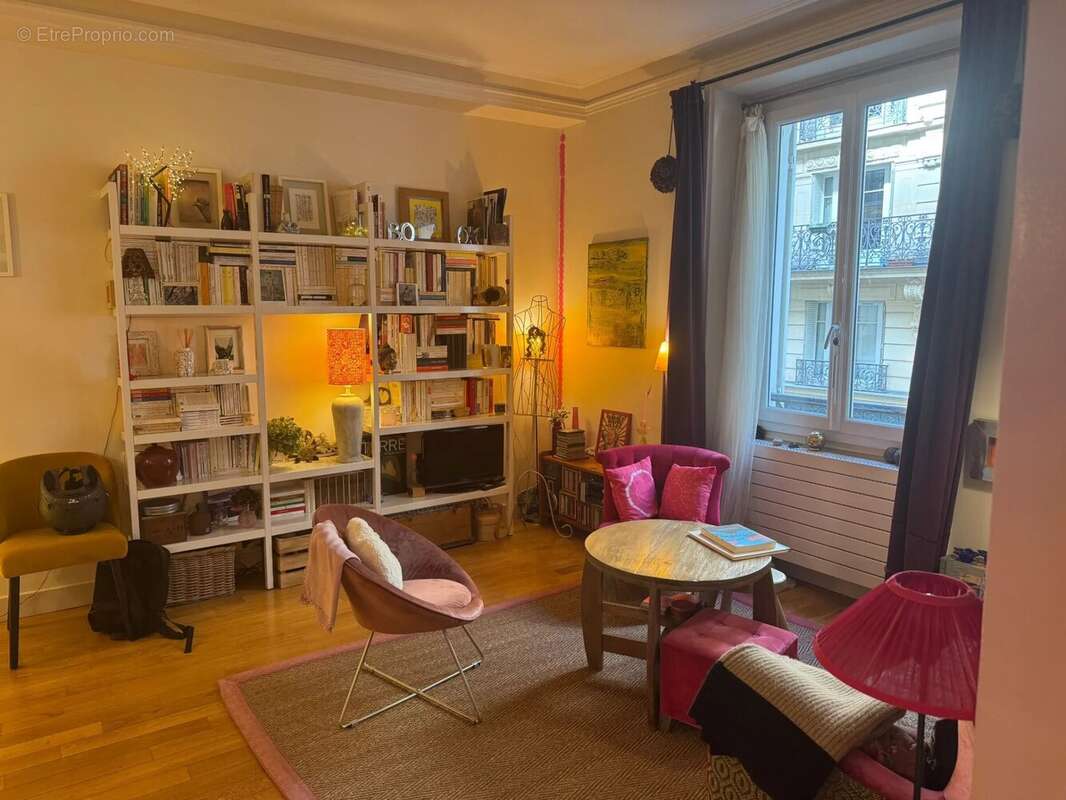 Appartement à PARIS-17E