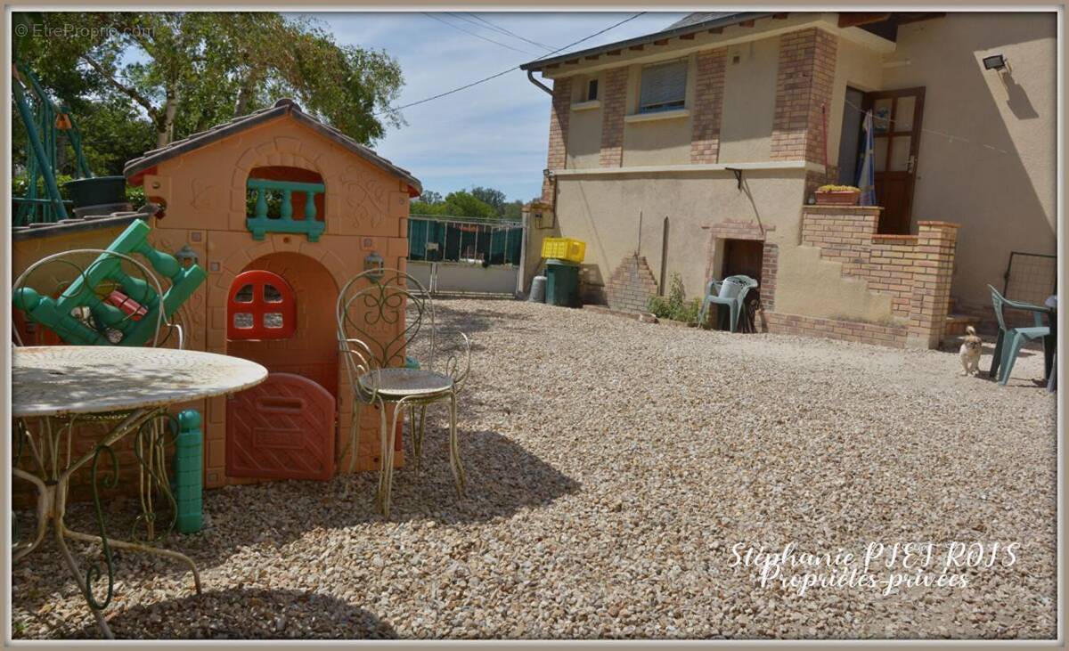 Maison à IVOY-LE-PRE