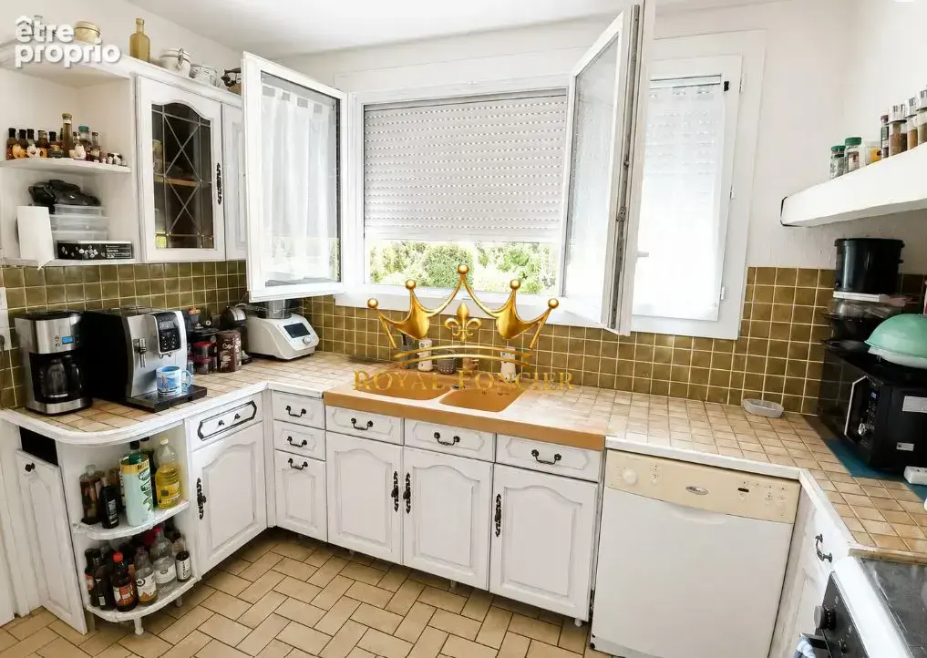 Cuisine aménagée au 1er étage
