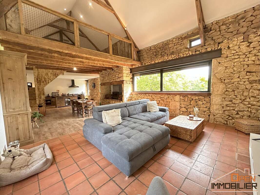 Maison 161 m² à Milhac  - photo 286