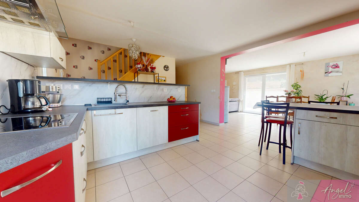 Maison romange sur terrain de 2427 m2 - photo 13