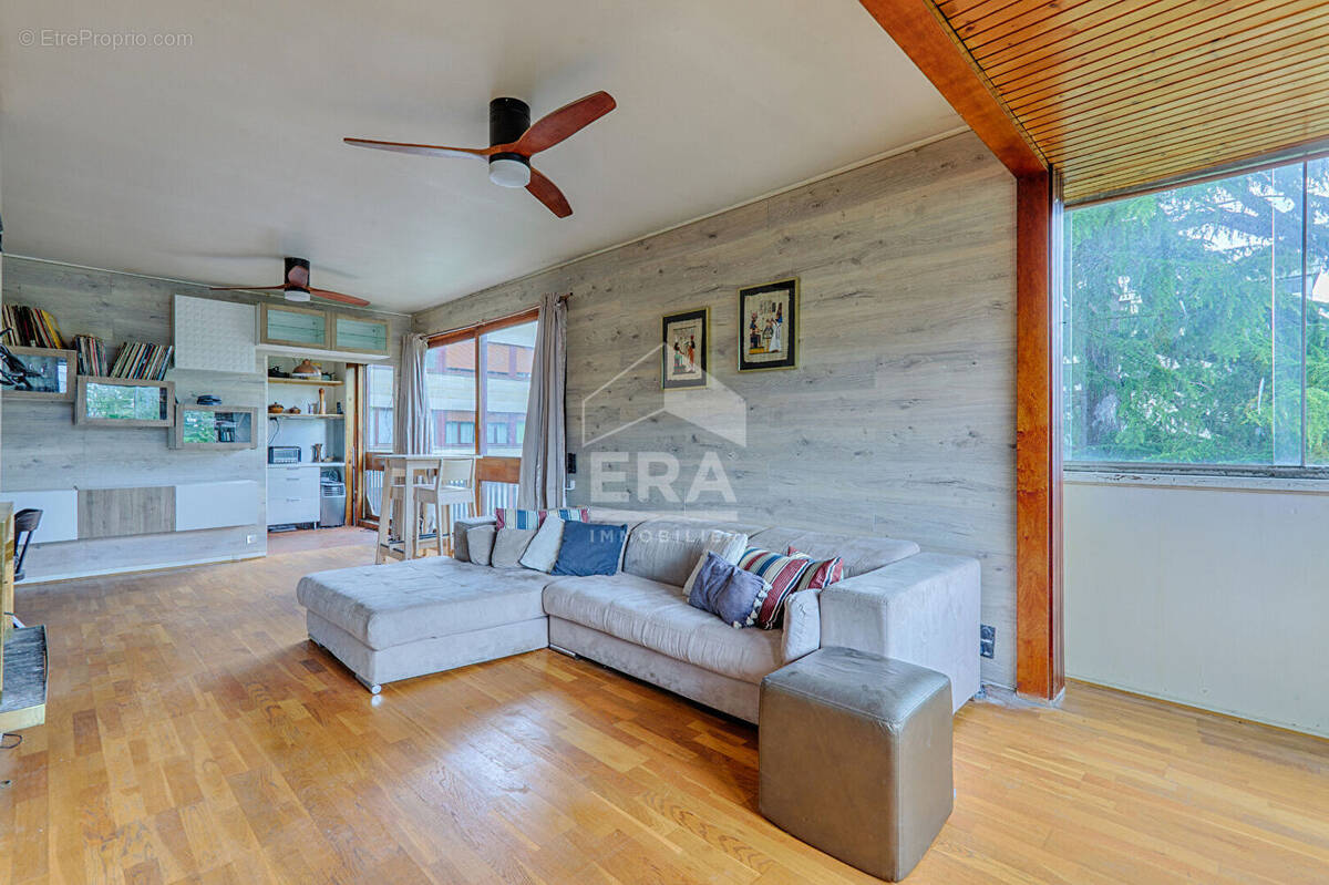 Appartement à FONTENAY-LE-FLEURY