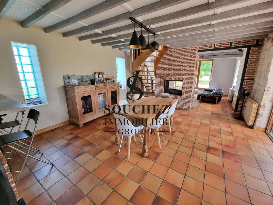 Maison 165 m² à Acq  - photo 4