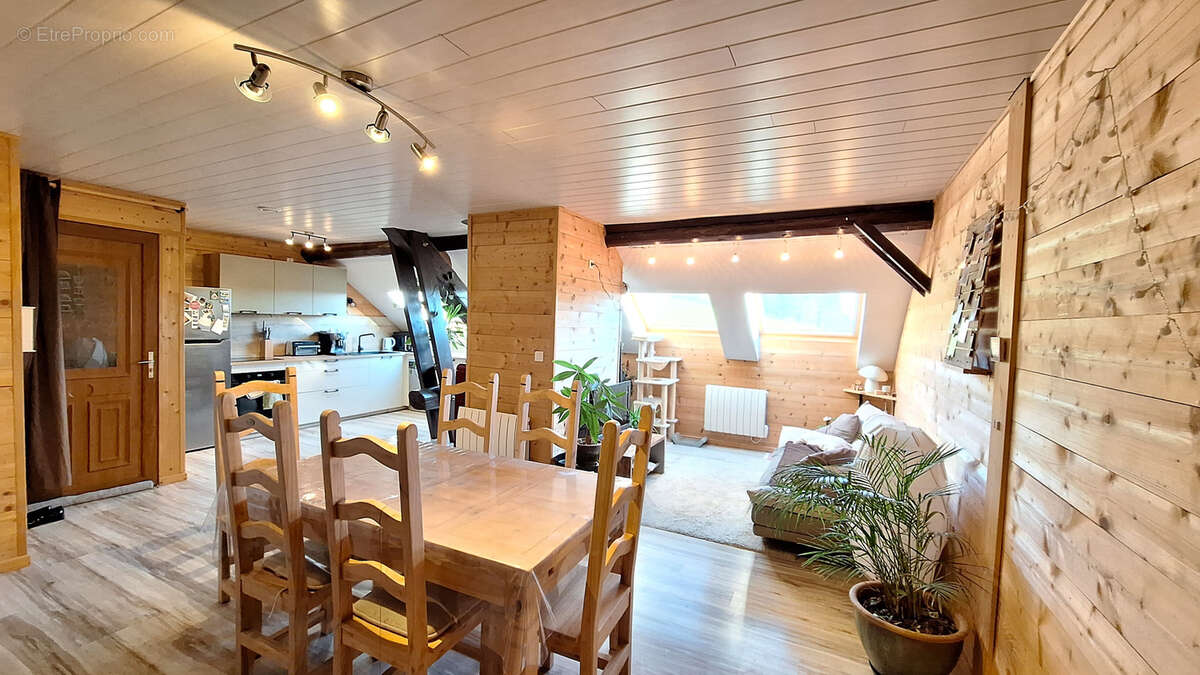 Appartement à REMORAY-BOUJEONS