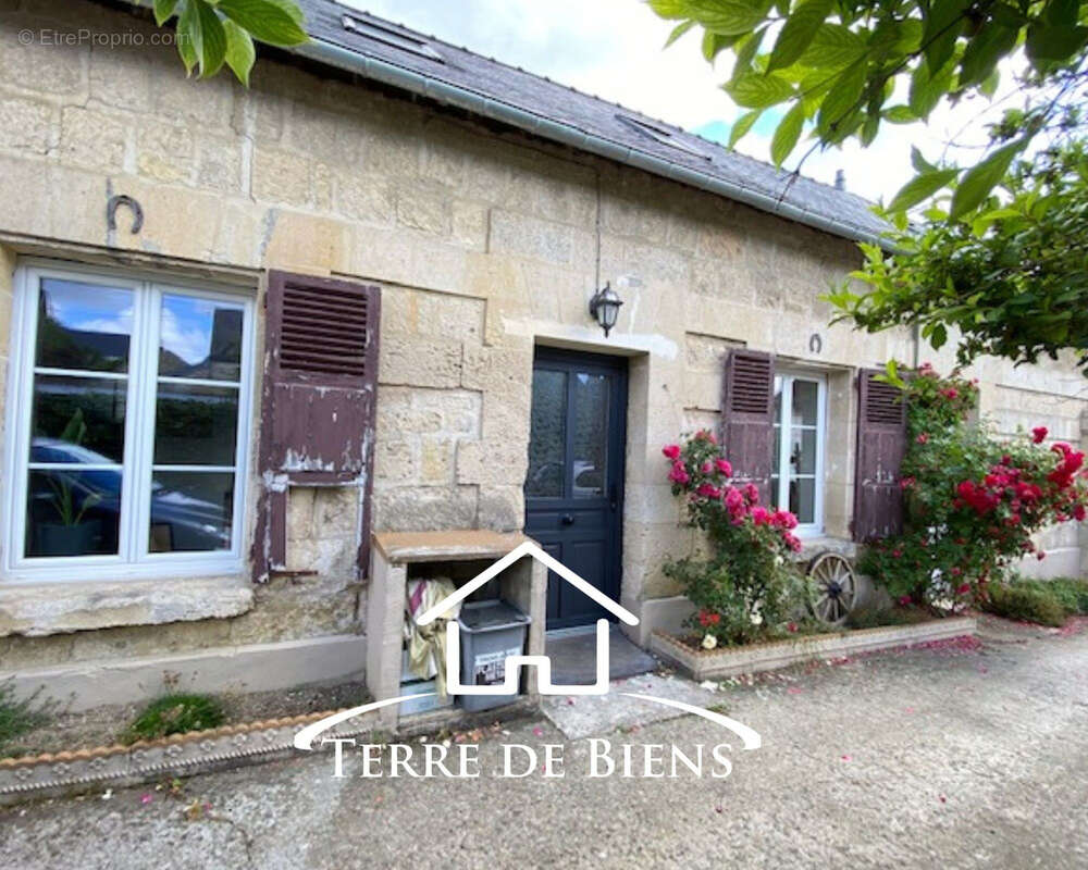 Maison à VEZAPONIN