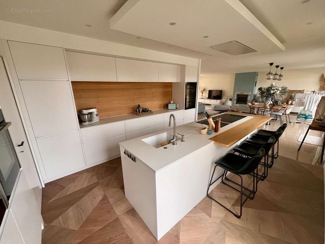 Maison à SALLES-DE-BARBEZIEUX