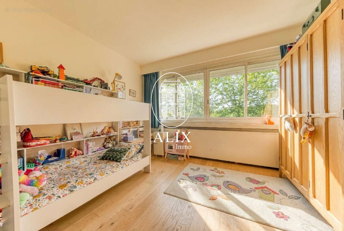 Appartement à MARNES-LA-COQUETTE