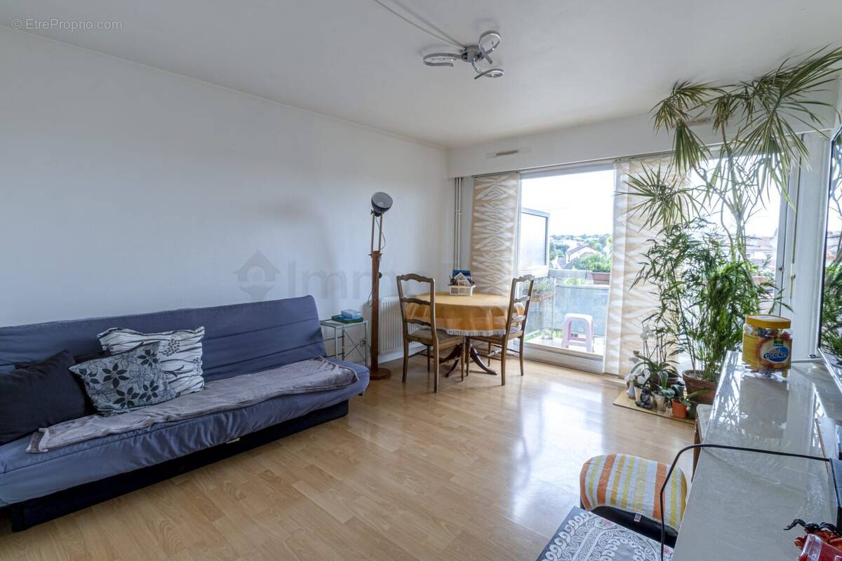 Appartement à LES PAVILLONS-SOUS-BOIS