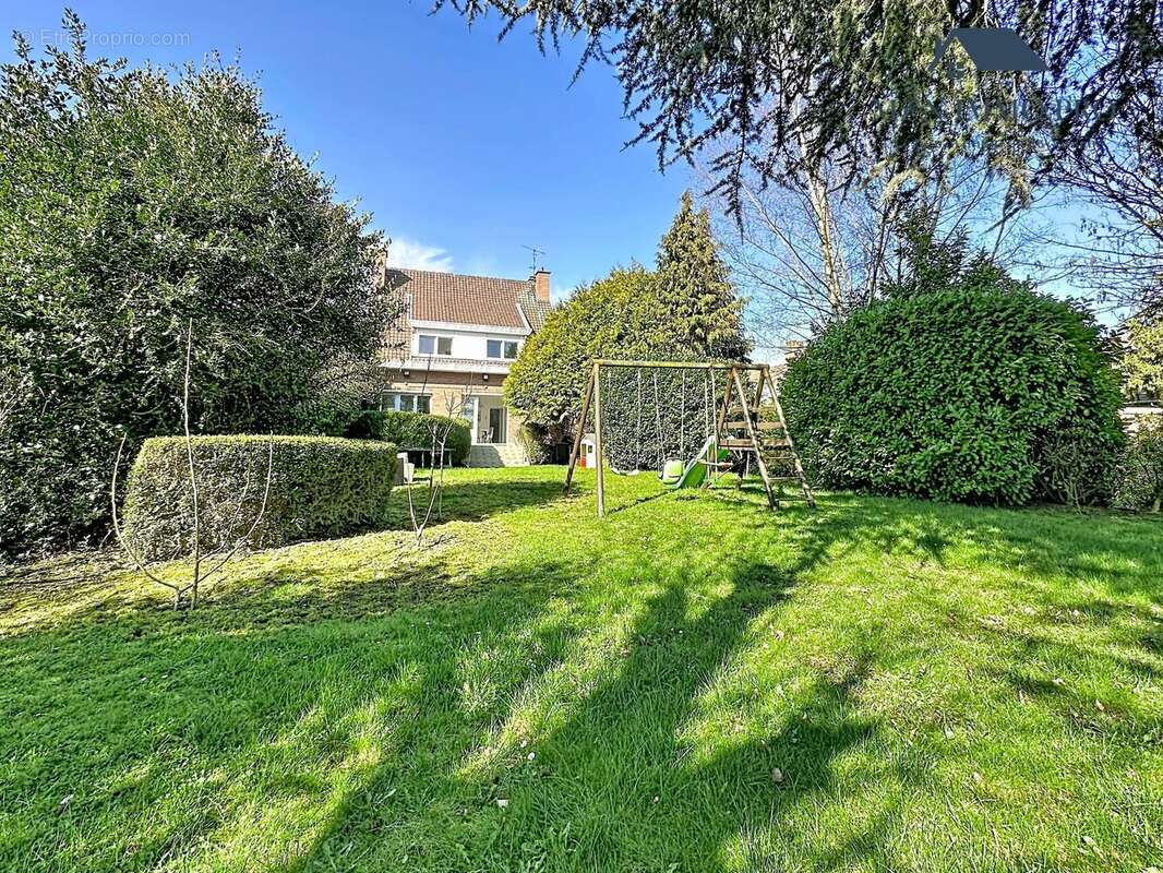 Maison à LA CHAPELLE-D'ARMENTIERES