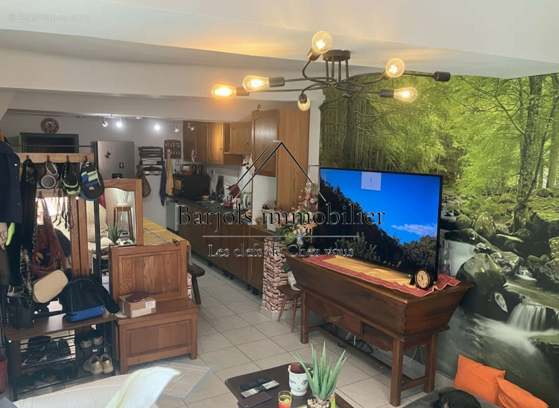 Appartement à VARAGES