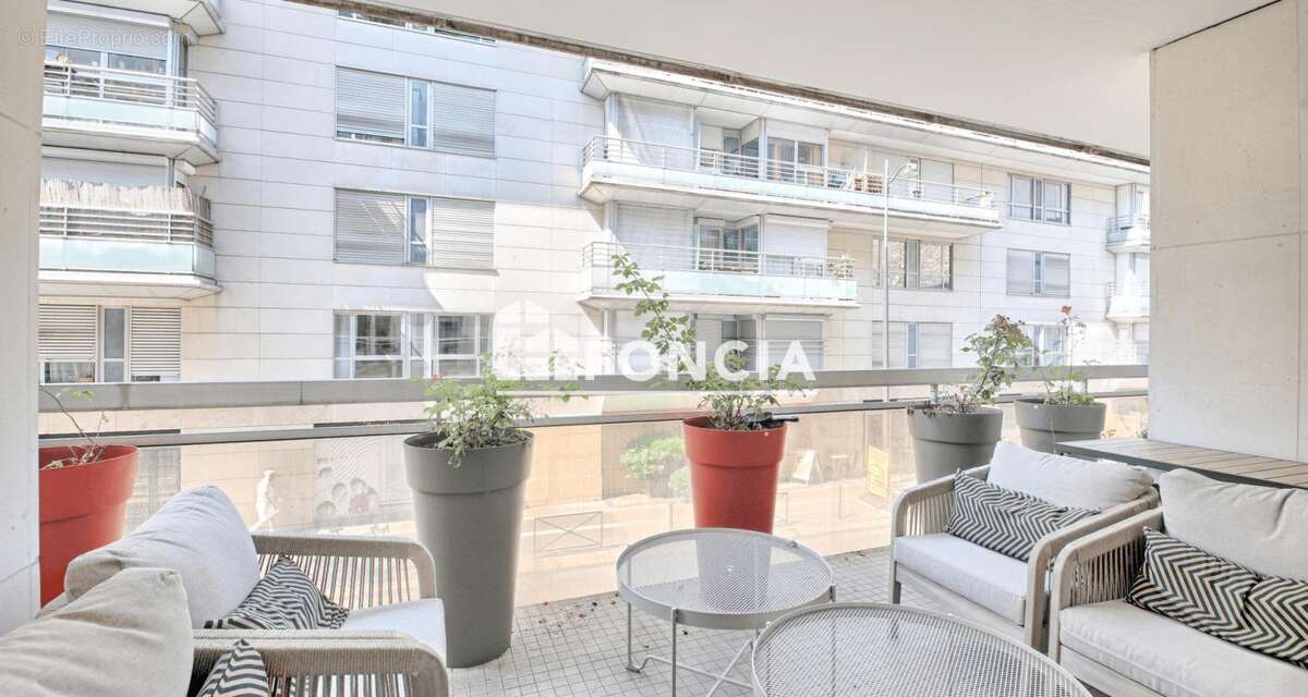 Appartement à PARIS-14E