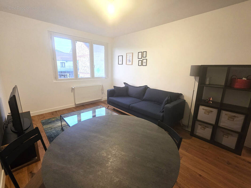 Appartement à LE MESNIL-LE-ROI
