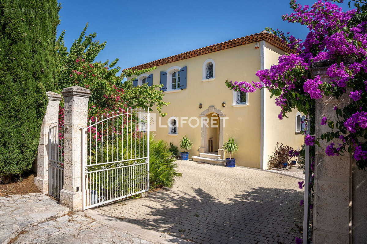 PUGET-VILLE : Bastide Néoprovençale d'exception sur parc de 1.302 m² - photo 4