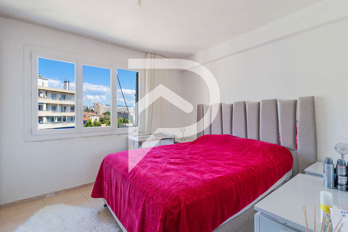 Appartement à MARSEILLE-5E