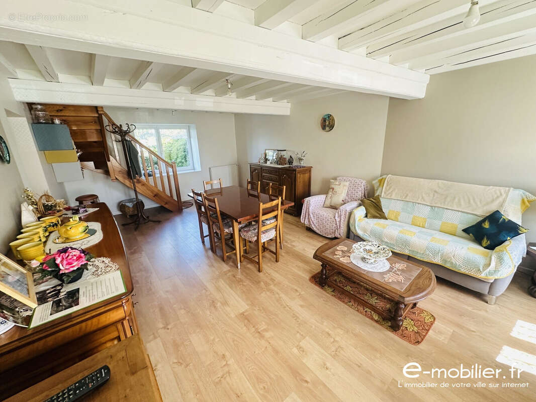Maison 138 m² à Belmont-De-La-Loire  - photo 3